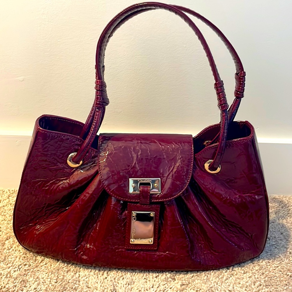 OSCAR DE LA RENTA
Leather Flap Shoulder Bag burgundy